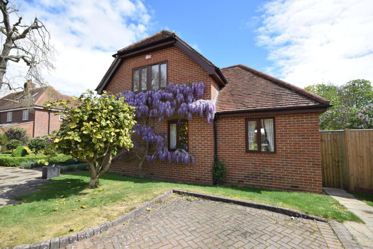 Wisteria Way, Tangmere Dış mekan fotoğraf