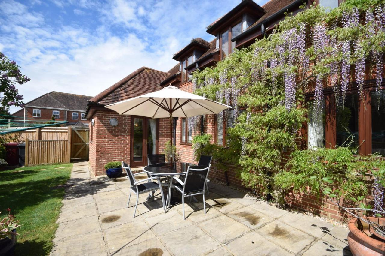 Wisteria Way, Tangmere Dış mekan fotoğraf